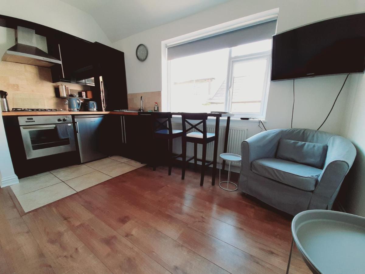 Cosy 1 Bedroom Apartment In The Heart Of חלנדודנו מראה חיצוני תמונה