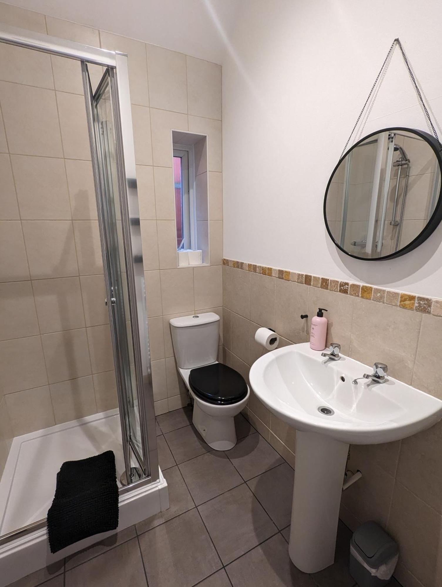 Cosy 1 Bedroom Apartment In The Heart Of חלנדודנו מראה חיצוני תמונה